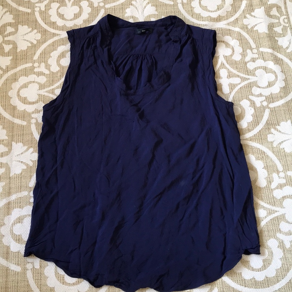 Gap sleeveless shirt